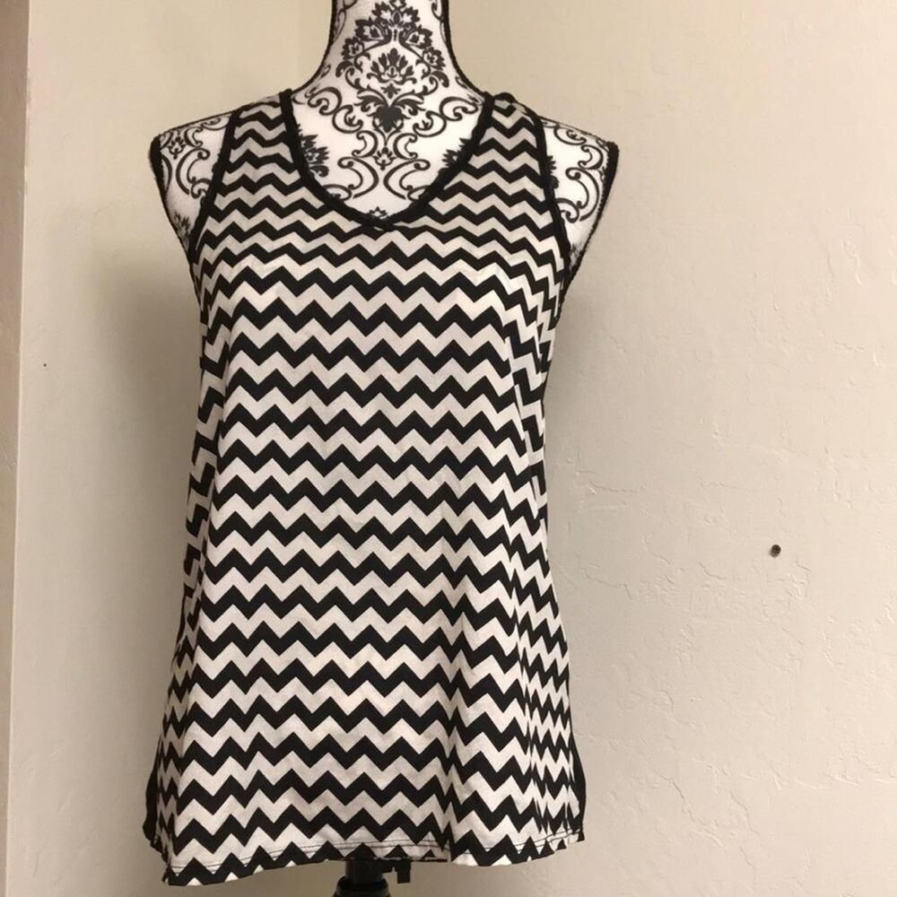 Charlotte-russe Women's Black and White tank